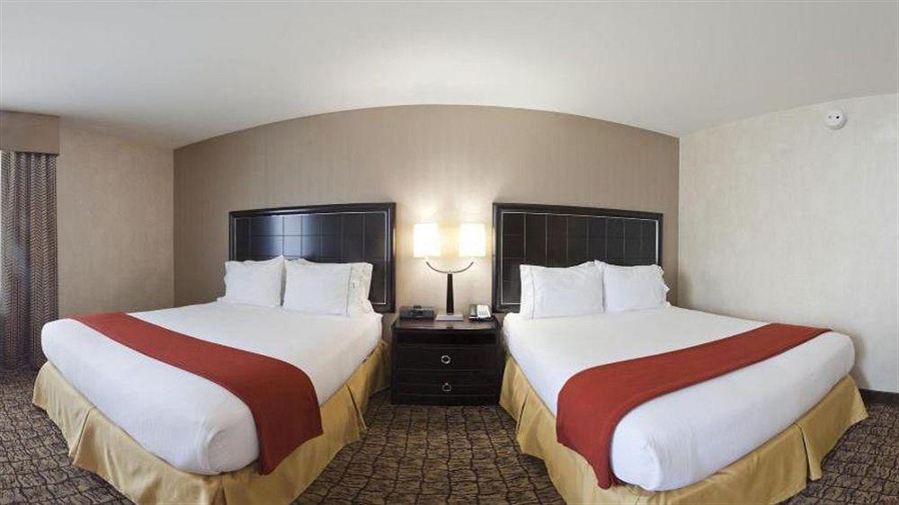 Holiday Inn Express & Suites Alexandria - Fort Belvoir By Ihg Exterior foto